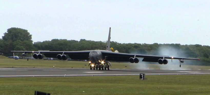 B52 Landing